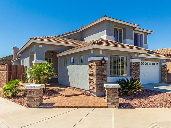 Great curb appeal-corner lot