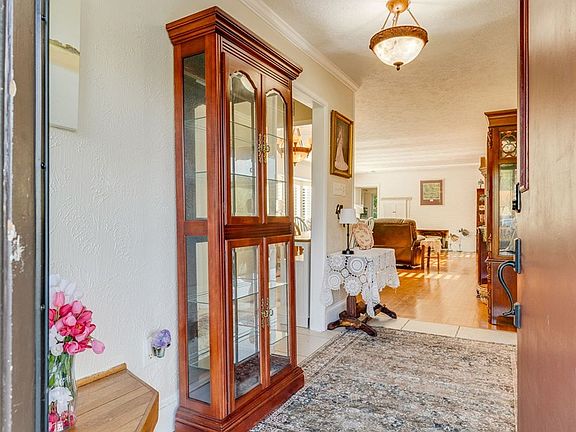 3rd image of 103 Sunnylea Dr