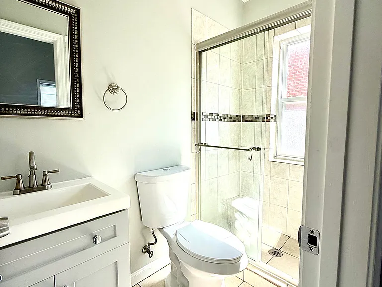 715 Somerset Pl NW — Photo 29