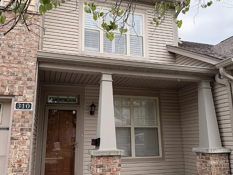 310 Griffin Pl — Photo 1