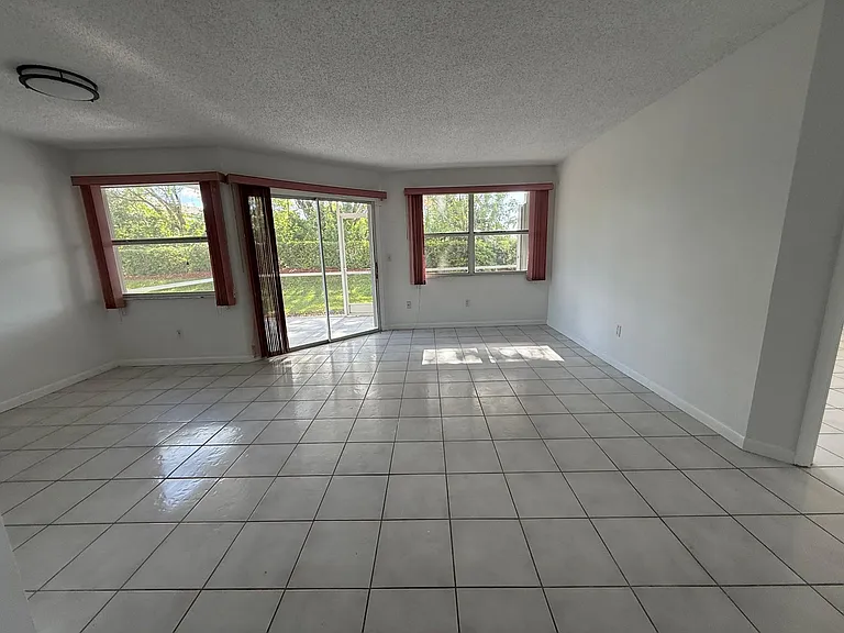 2621 SE 21st Ct #2621 — Photo 16