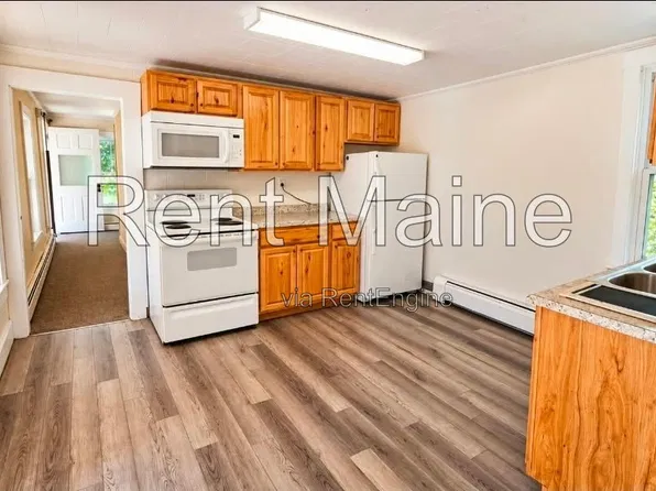 22 Middle St APT 2, Orono, ME 04473