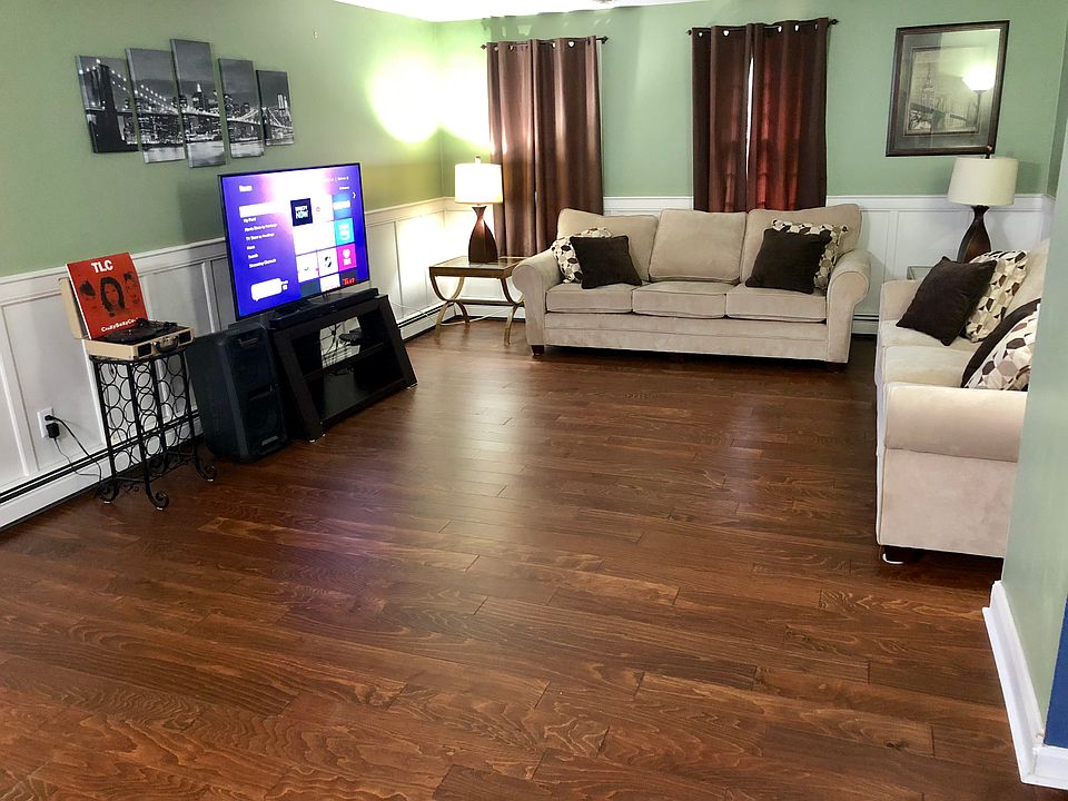 1st image of 219 Twin Lakes Dr