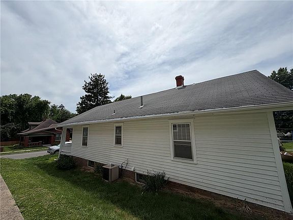 4th image of 2907 Felix St