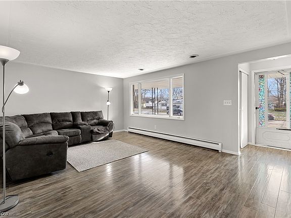 5th image of 1716 Emerald Dr