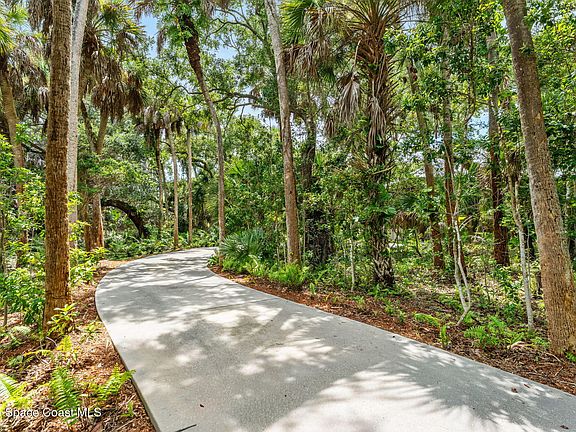 5th image of 6214 Leeward Ln