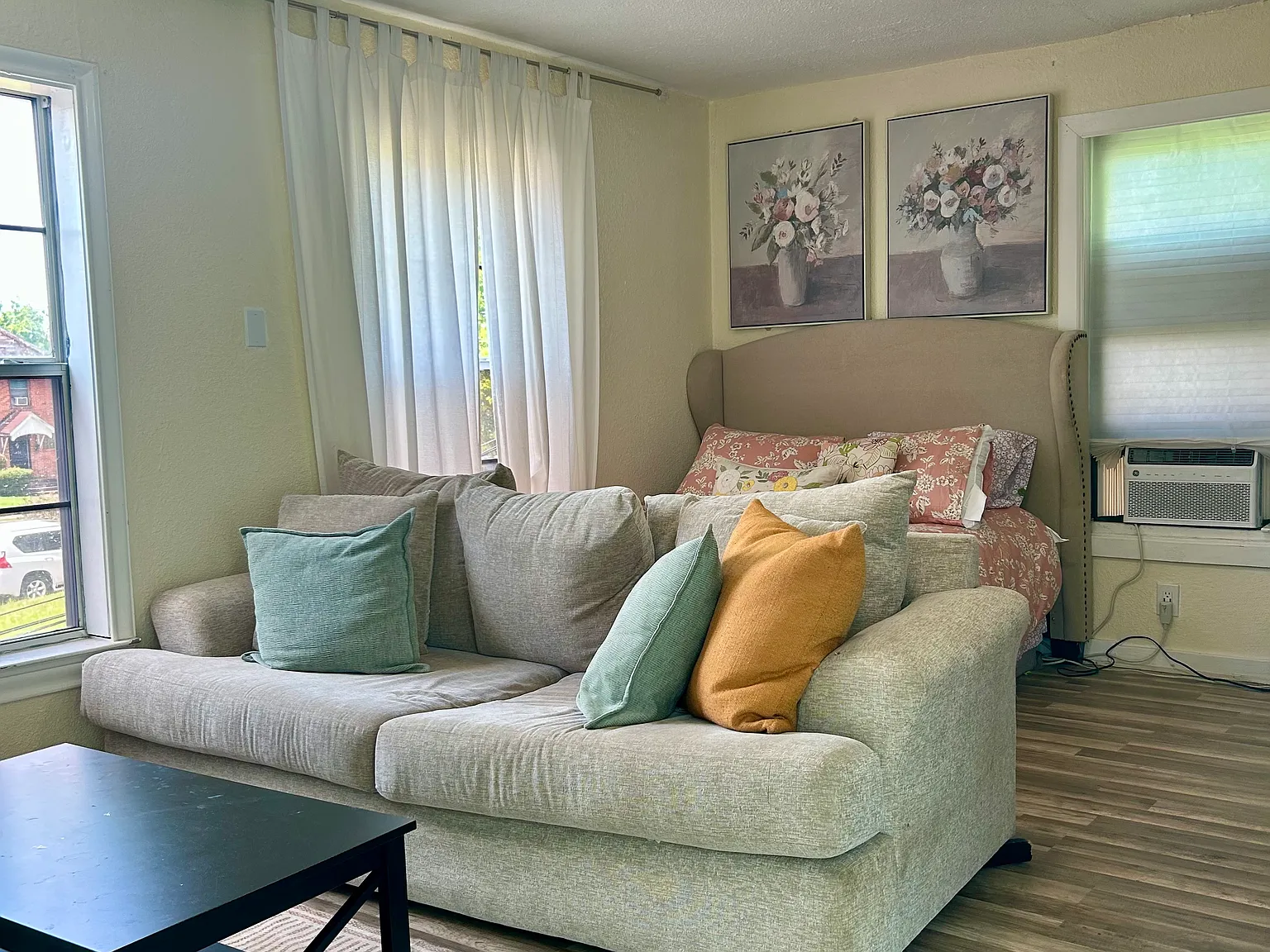 Studio, 300 sqft, $975 — Photo 2