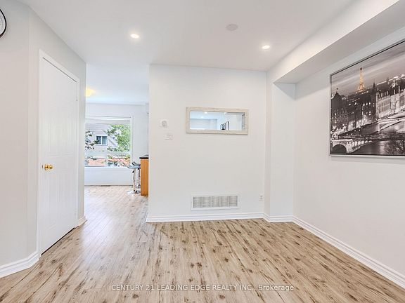 5th image of 98 Aspen Park Way
