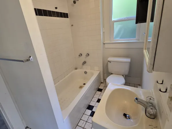 1133 NW 64th St #B, Seattle, WA 98107