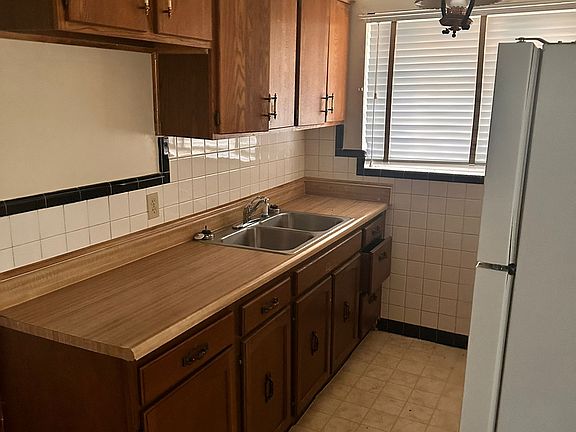 5th image of 247 Parkway Ave #1