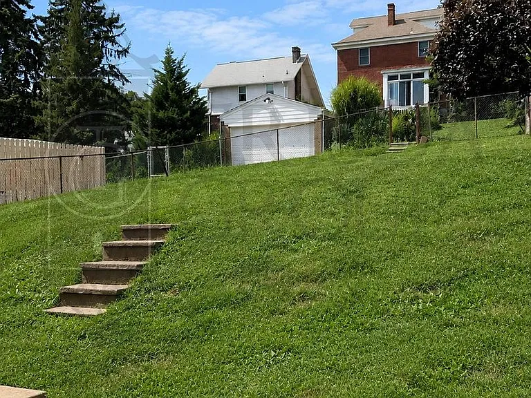 3218 Glendale Ave — Photo 38