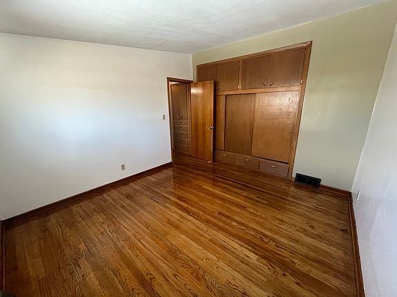 3rd image of 906 Litle Ct
