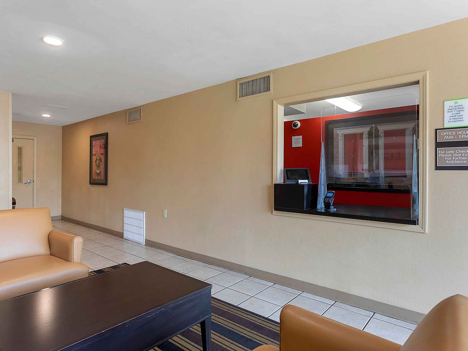 Lobby and Guest Check-in