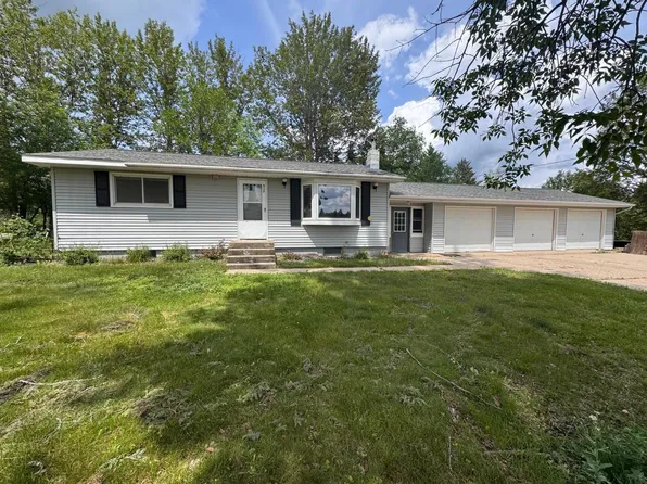 517 2nd St NW, Menahga, MN 56464