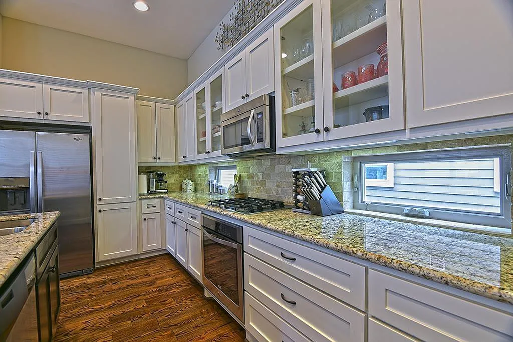 3 bed, 3.5 bath, 2122 sqft, $2,600 — Photo 4