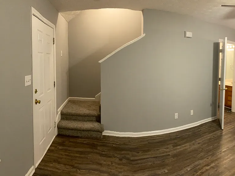 455 Elizabeth Ln — Photo 3