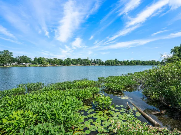 White Pine Dr, Sturgis, MI 49091