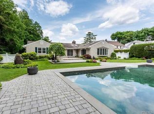 110 Clapham Ave, Manhasset, NY 11030