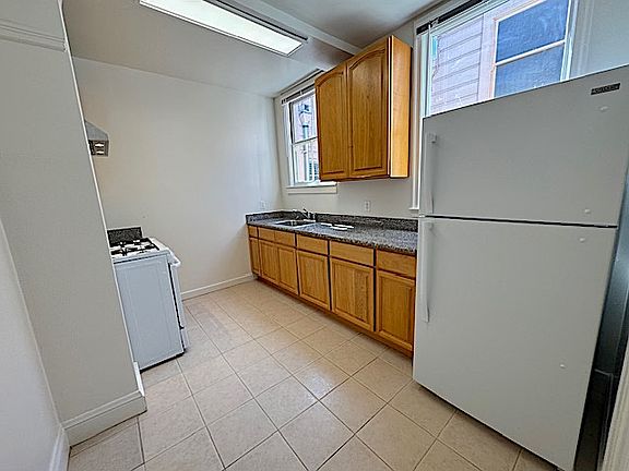 3rd image of 630 33rd Ave #5