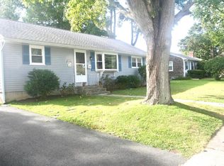 11 Mansion Ave, Narragansett, RI 02882