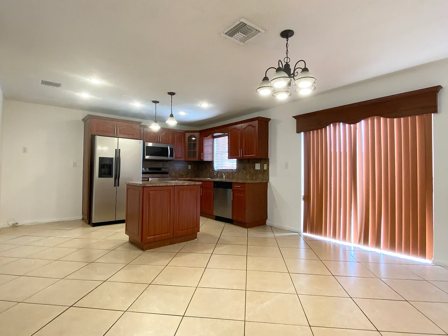 3 bed, 2.5 bath, 1355 sqft, $2,950 — Photo 4