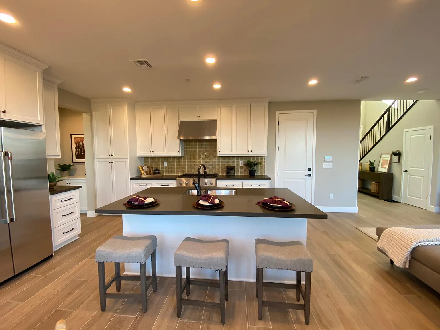 478 E Sorrel Pl — Photo 3