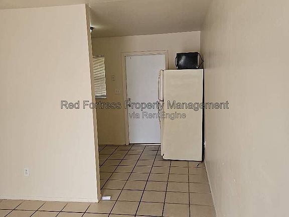 2nd image of 3816 Desoto Ave