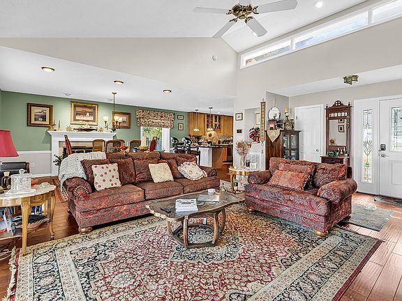 4th image of 852 Riven Oak Dr.