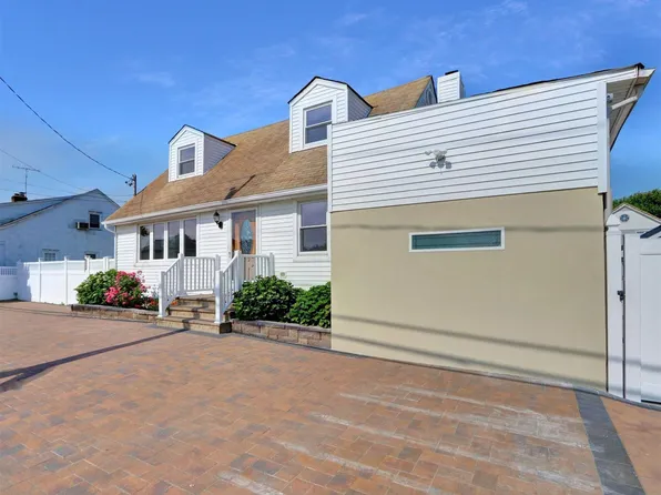 2574 Ocean Avenue, Seaford, NY 11783