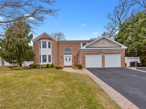 11 Heather Lane, Muttontown, NY 11753