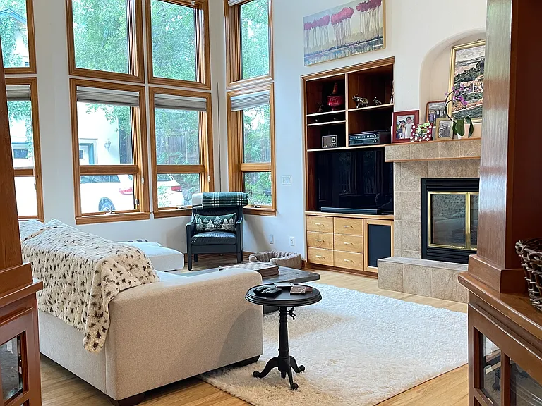 560 University Ave — Photo 45