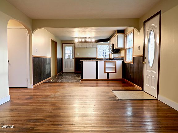 4th image of 305 Winters Ln
