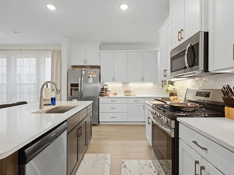 1013 Carnation Dr — Photo 16