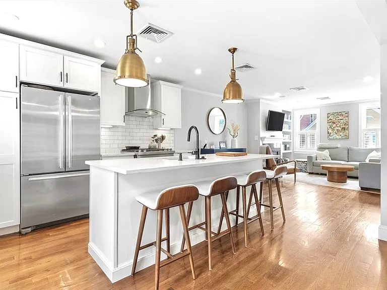 77 Green St #2 — Photo 4