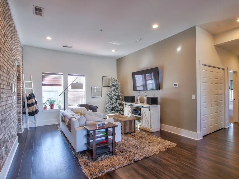 3204 Long Blvd #302 — Photo 2