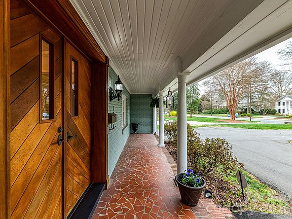 4th image of 1535 Providence Rd