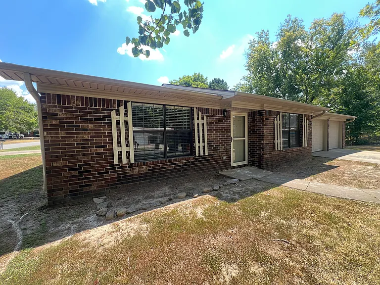1202 University Dr — Photo 1