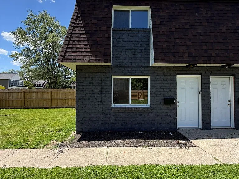 1524 Genessee Ave — Photo 1