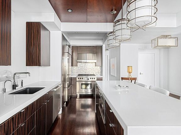 4th image of 43 W 64th St #3D
