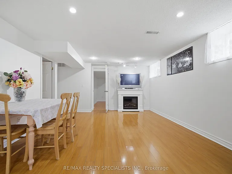 1036 Caven St — Photo 21
