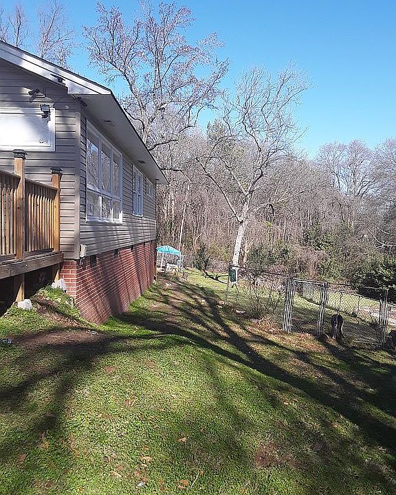 2nd image of 325 Linden Cir