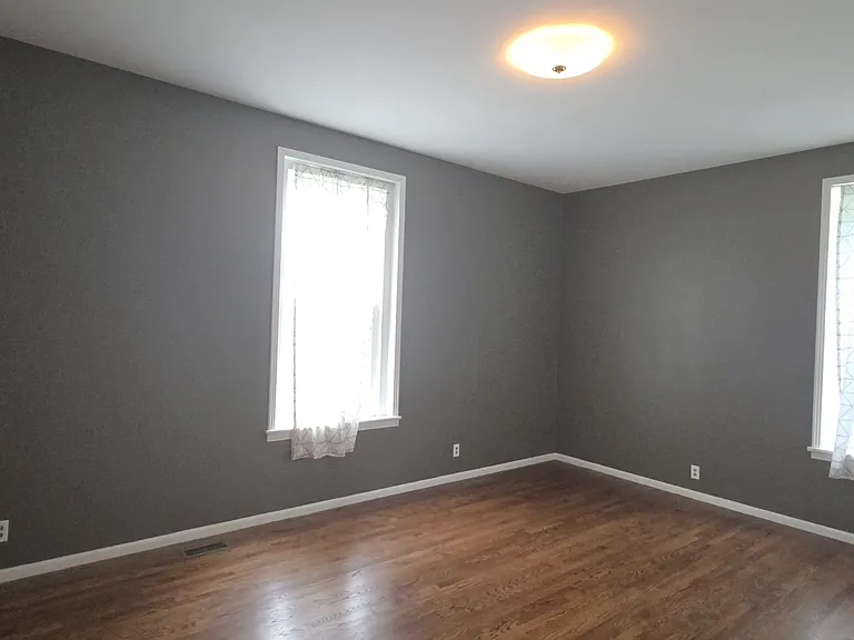 504 E Vine St — Photo 11