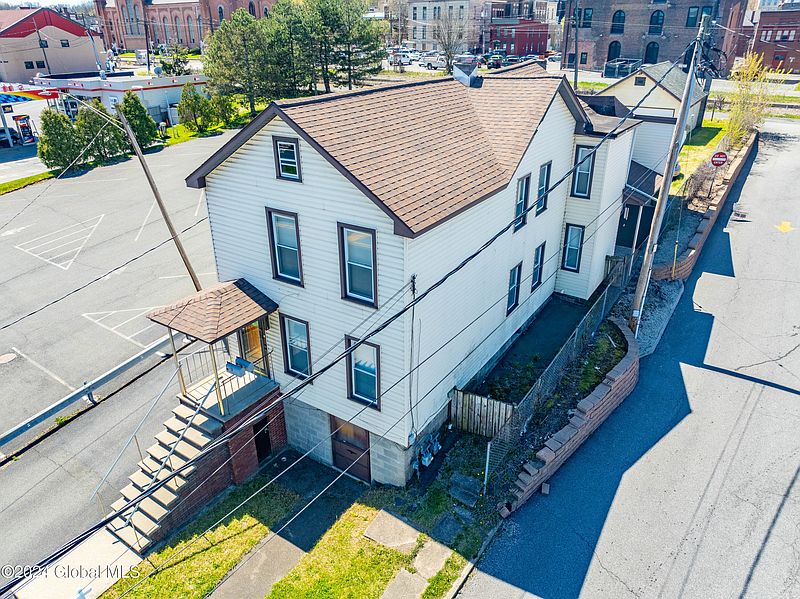 4th image of 62 Saratoga Street