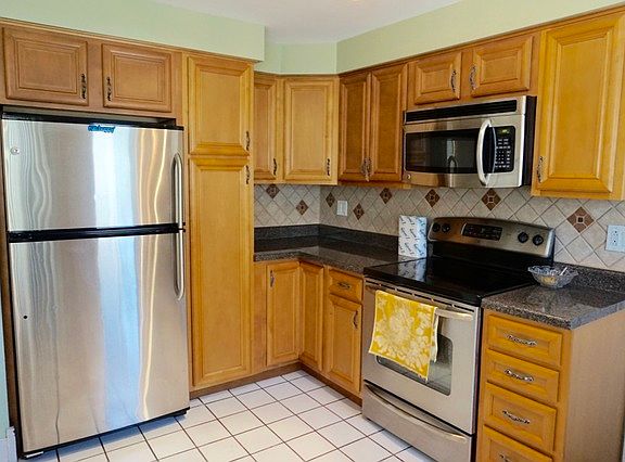 5th image of 5024 N Austin Ave APT 2E