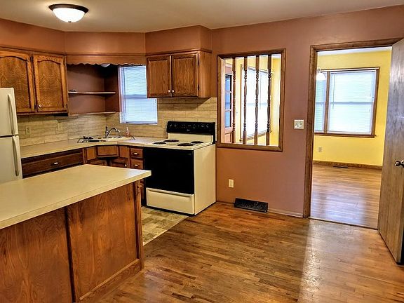 5th image of 3225 Nanette Dr