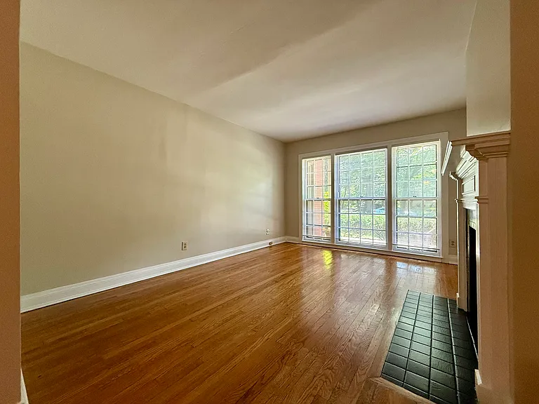 2525 Glenmary Ave #3 — Photo 4