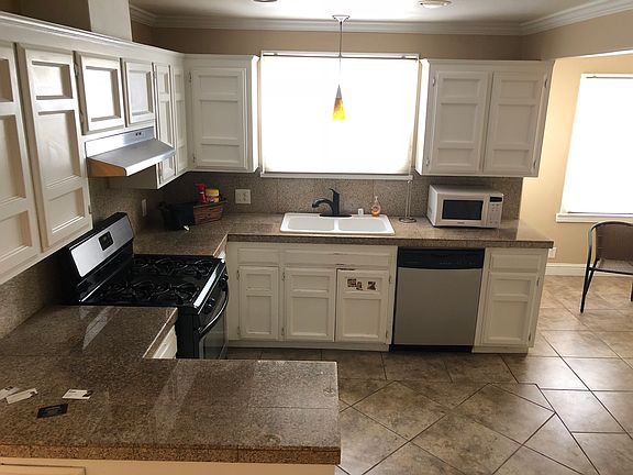 4th image of 625 N Safford Ave