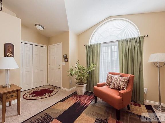 5th image of 1053 S Ashland Dr