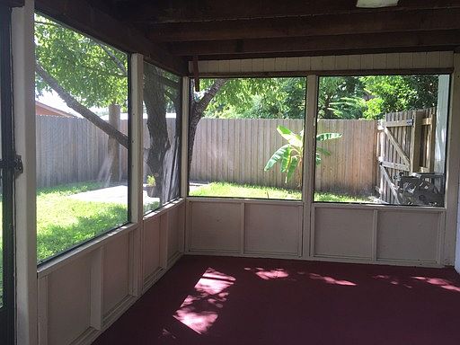 5th image of 1303 Hendren Dr