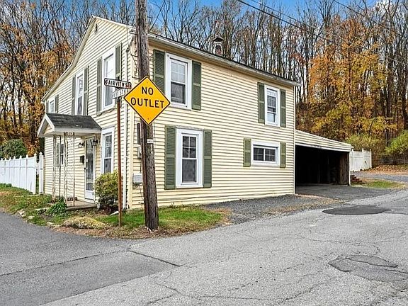 3rd image of 901 Fairview St